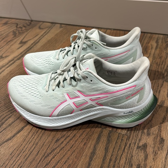 Women’s Asics GT 2000 - Picture 3 of 9